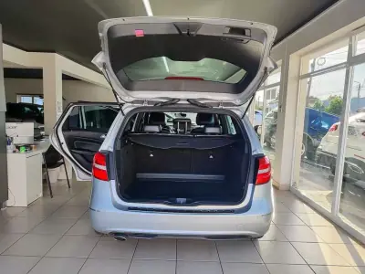 Mercedes-Benz B 180 2012 - 10950 EUR, 220000 km - AUTO.MOTO.pt - 220000km - foto 15 de 32
