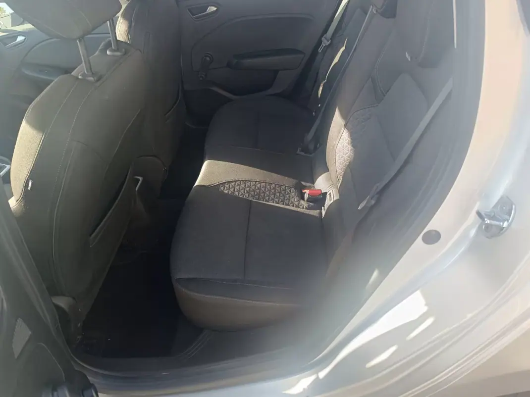 Renault Clio 2019 - 10900 EUR, 199948 km - AUTO.MOTO.pt - 199948km - foto 20 de 27