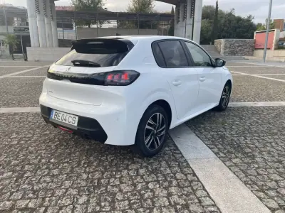 Peugeot 208 2023 - 15500 EUR, 53000 km - AUTO.MOTO.pt - 53000km - foto 3 de 11
