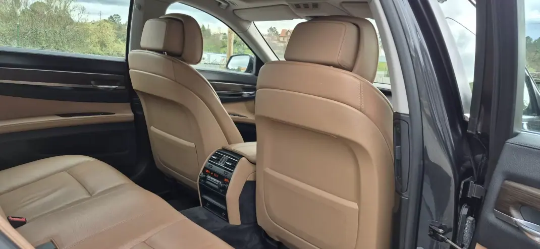 BMW 730 2009 - 13750 EUR, 304000 km - AUTO.MOTO.pt - 304000km - foto 37 de 44
