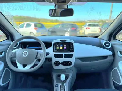 Renault Zoe 2017 - 10550 EUR, 98529 km - AUTO.MOTO.pt - 98529km - foto 11 de 18