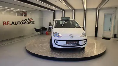 Volkswagen Cross Up! 2013 - 7750 EUR, 154338 km - AUTO.MOTO.pt - 154338km - foto 10 de 47