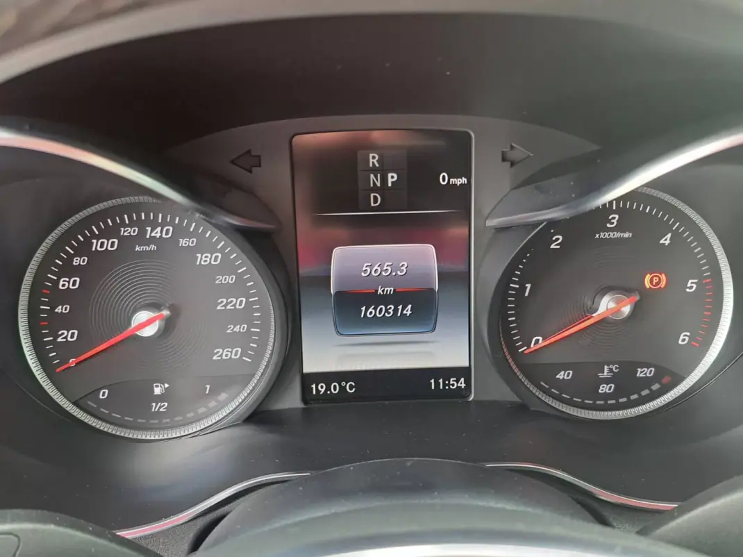 Mercedes-Benz GLC 220 2018 - 37900 EUR, 160312 km - 160312km - foto 30 de 48