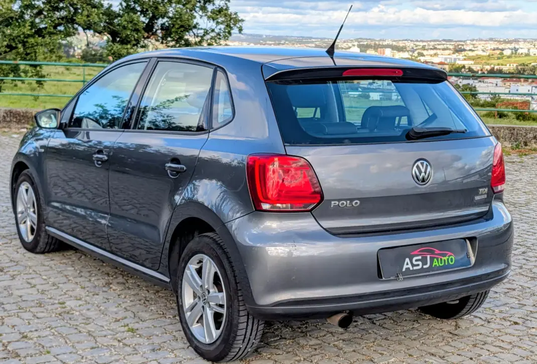 Volkswagen Polo 2012 - 5500 EUR, 303657 km - AUTO.MOTO.pt - 303657km - foto 9 de 19