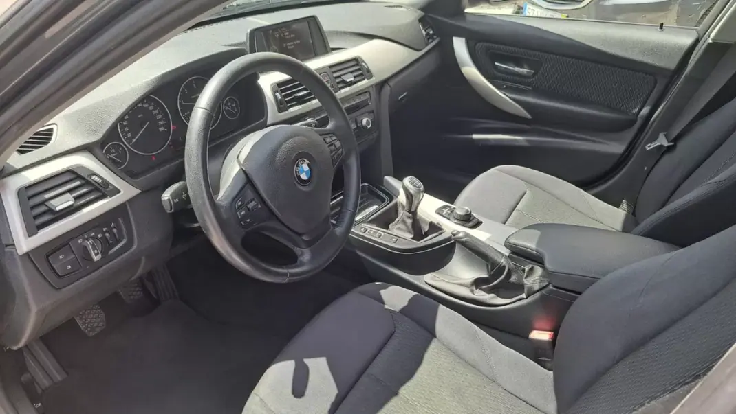 BMW 316 2014 - 13890 EUR, 173487 km - 173487km - foto 30 de 50