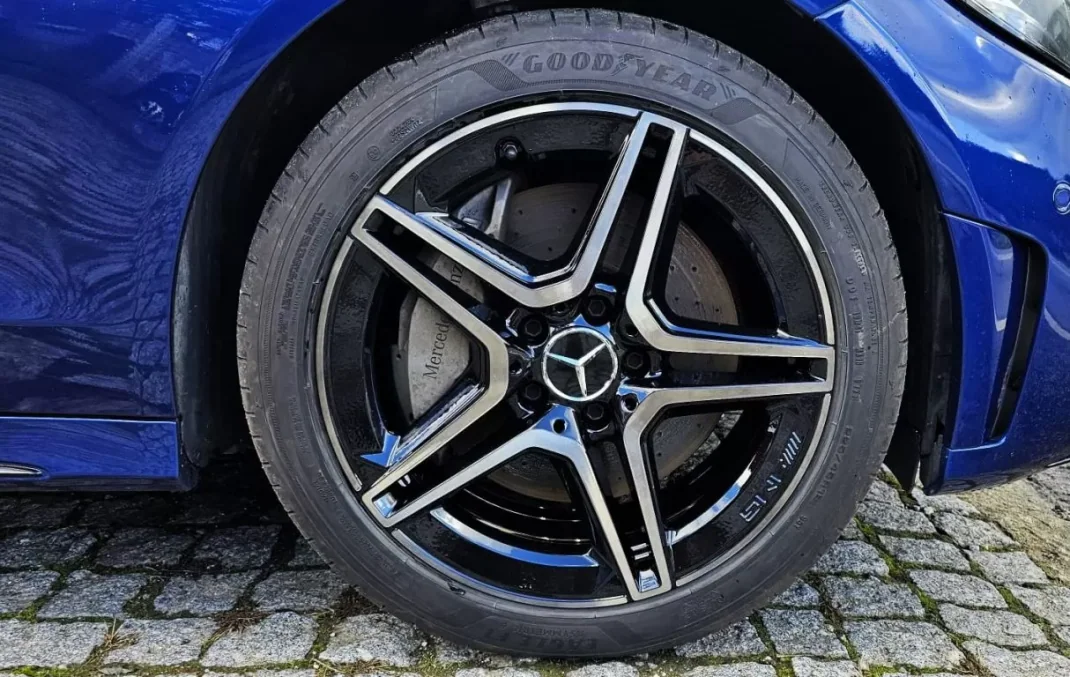 Mercedes-Benz C 300 2020 - 41500 EUR, 94000 km - AUTO.MOTO.pt - 94000km - foto 25 de 46