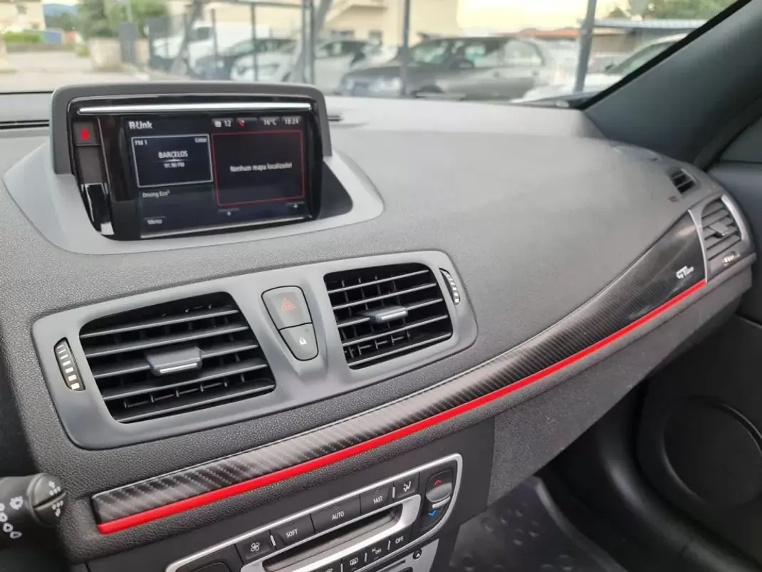 Renault Mégane Cabrio 2015 - 14990 EUR, 195000 km - AUTO.MOTO.pt - 195000km - foto 28 de 43