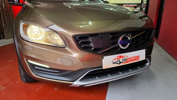 Volvo V60 Cross Country 2016 - 18180 EUR, 138731 km - AUTO.MOTO.pt - 138731km - foto 2 de 54