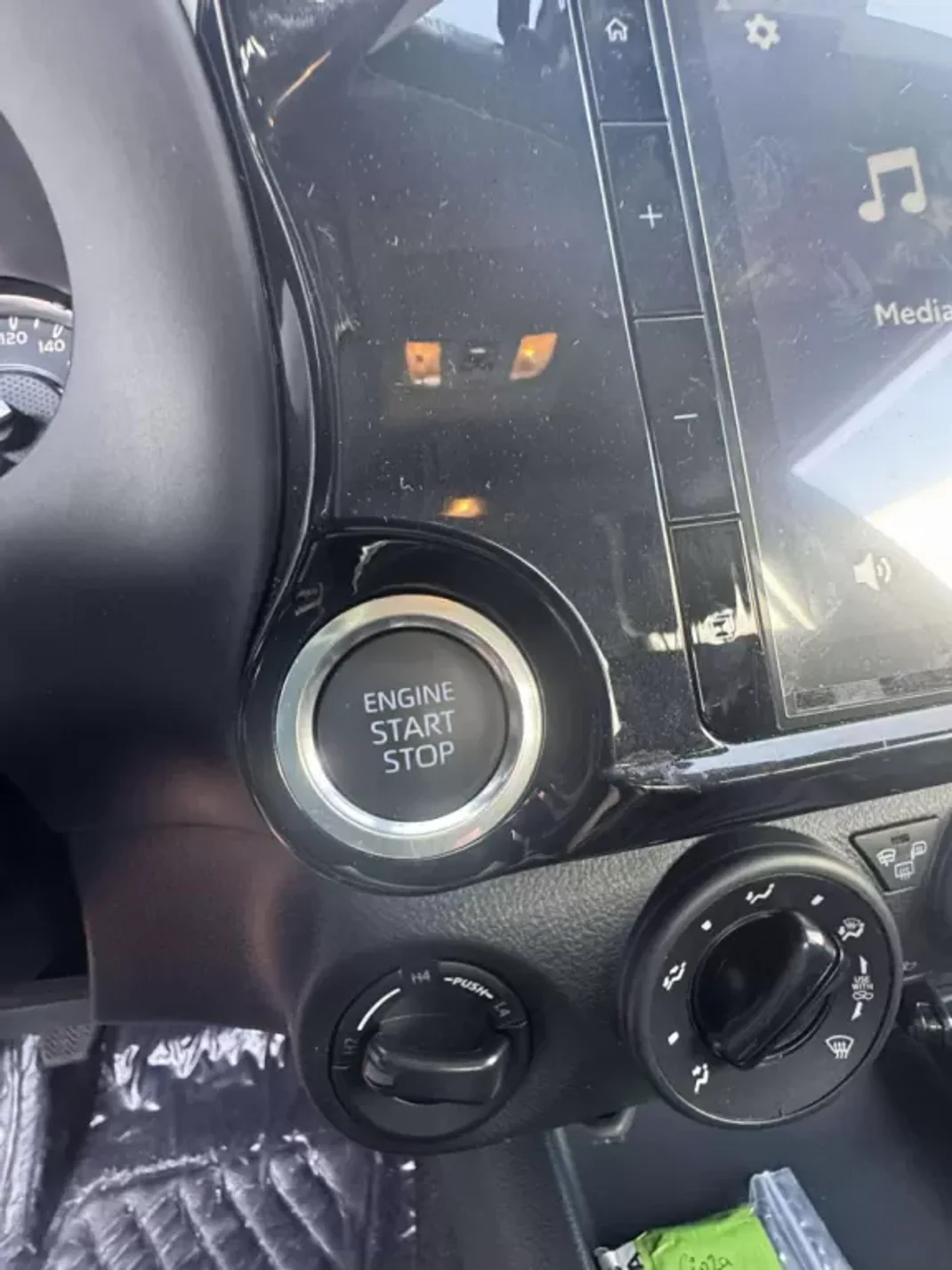 Toyota Hilux 2025 - 64900 EUR, 34 km - AUTO.MOTO.pt - 34km - foto 19 de 29