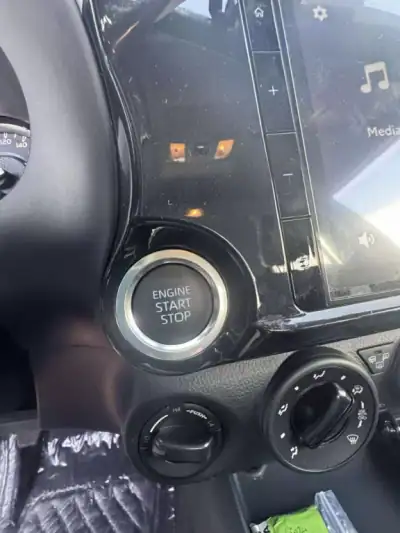 Toyota Hilux 2025 - 64900 EUR, 34 km - AUTO.MOTO.pt - 34km - foto 19 de 29