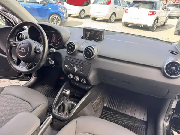 Audi A1 2014 - 12500 EUR, 194000 km - AUTO.MOTO.pt - 194000km - foto 15 de 17