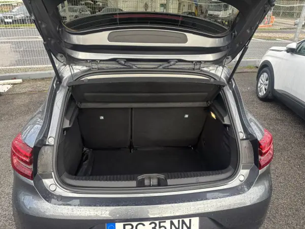 Renault Clio 2023 - 16950 EUR, 44091 km - AUTO.MOTO.pt - 44091km - foto 9 de 10
