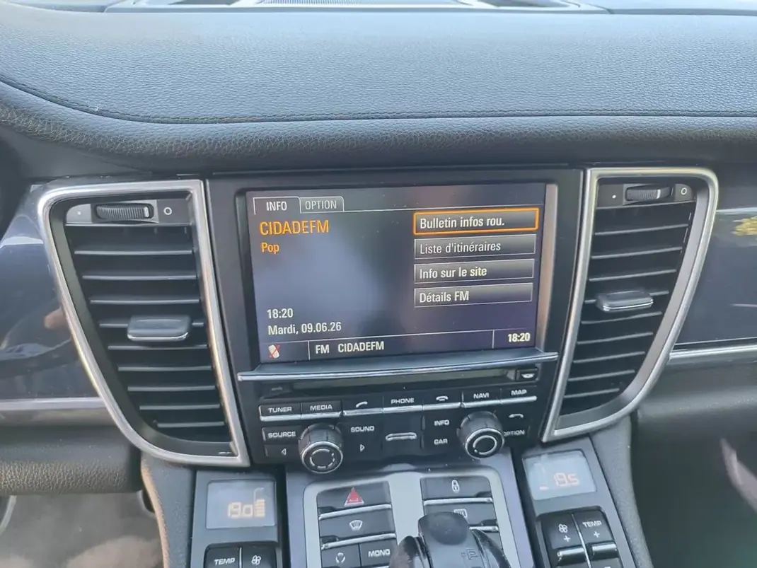 Porsche Panamera 2012 - 32250 EUR, 206000 km - AUTO.MOTO.pt - 206000km - foto 30 de 40