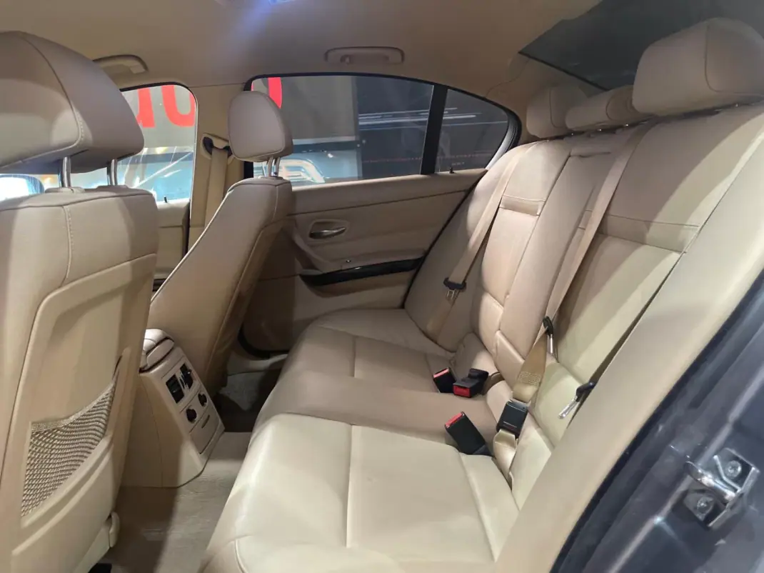 BMW 318 2010 - 10999 EUR, 181000 km - AUTO.MOTO.pt - 181000km - foto 37 de 46