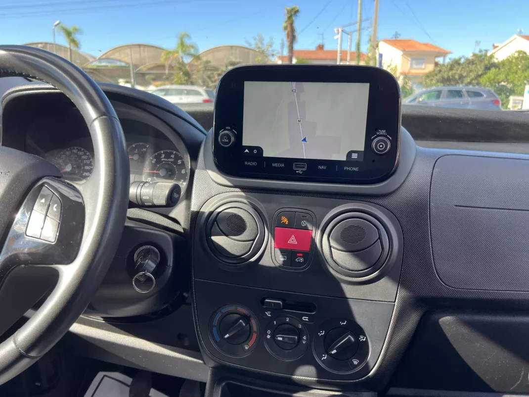 Fiat Fiorino 1.3 M-Jet Adventure 2020 - 9990 EUR, 159960 km - AUTO.MOTO.pt - 159960km - foto 15 de 20