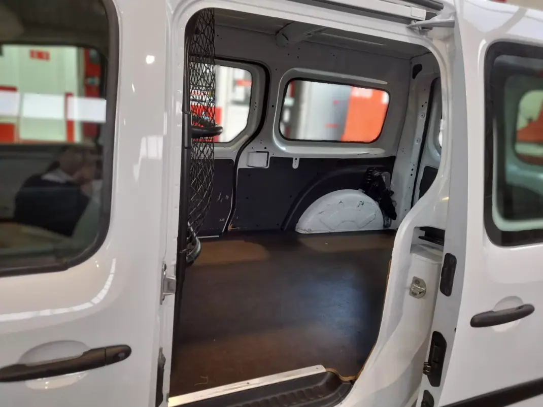 Renault Kangoo Express 1.5 BLUEHDI 2021 - 11490 EUR, 89330 km - AUTO.MOTO.pt - 89330km - foto 6 de 17