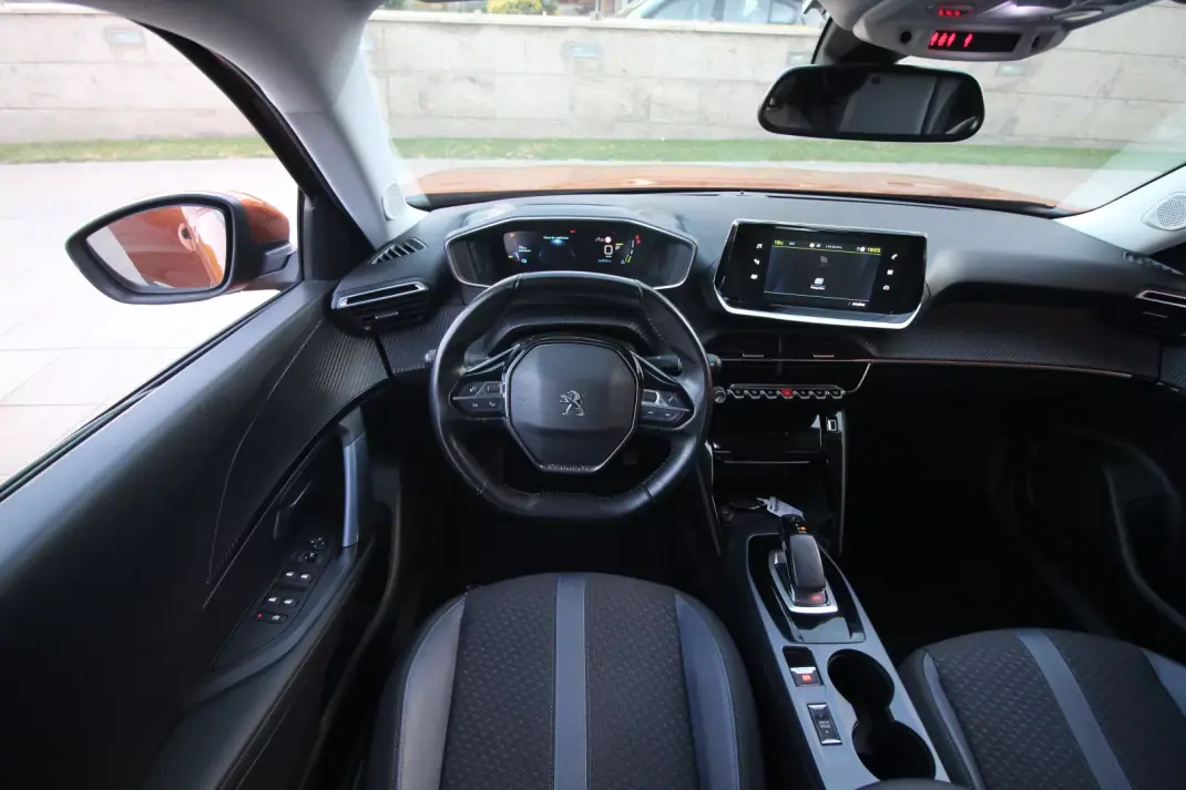 Peugeot e-2008 2020 - 19450 EUR, 54000 km - AUTO.MOTO.pt - 54000km - foto 21 de 41