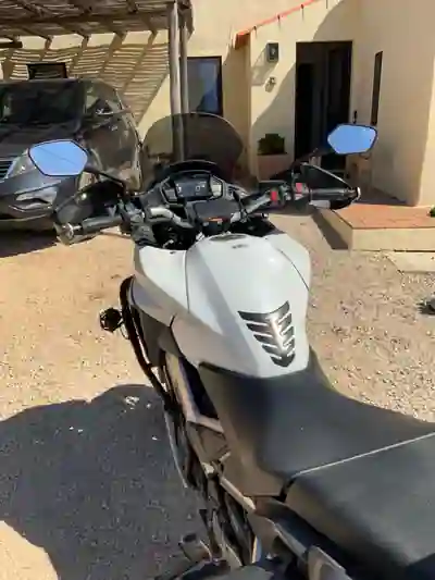 Honda VFR800X 2015 - 6250 EUR, 50100 km - foto 2 de 4