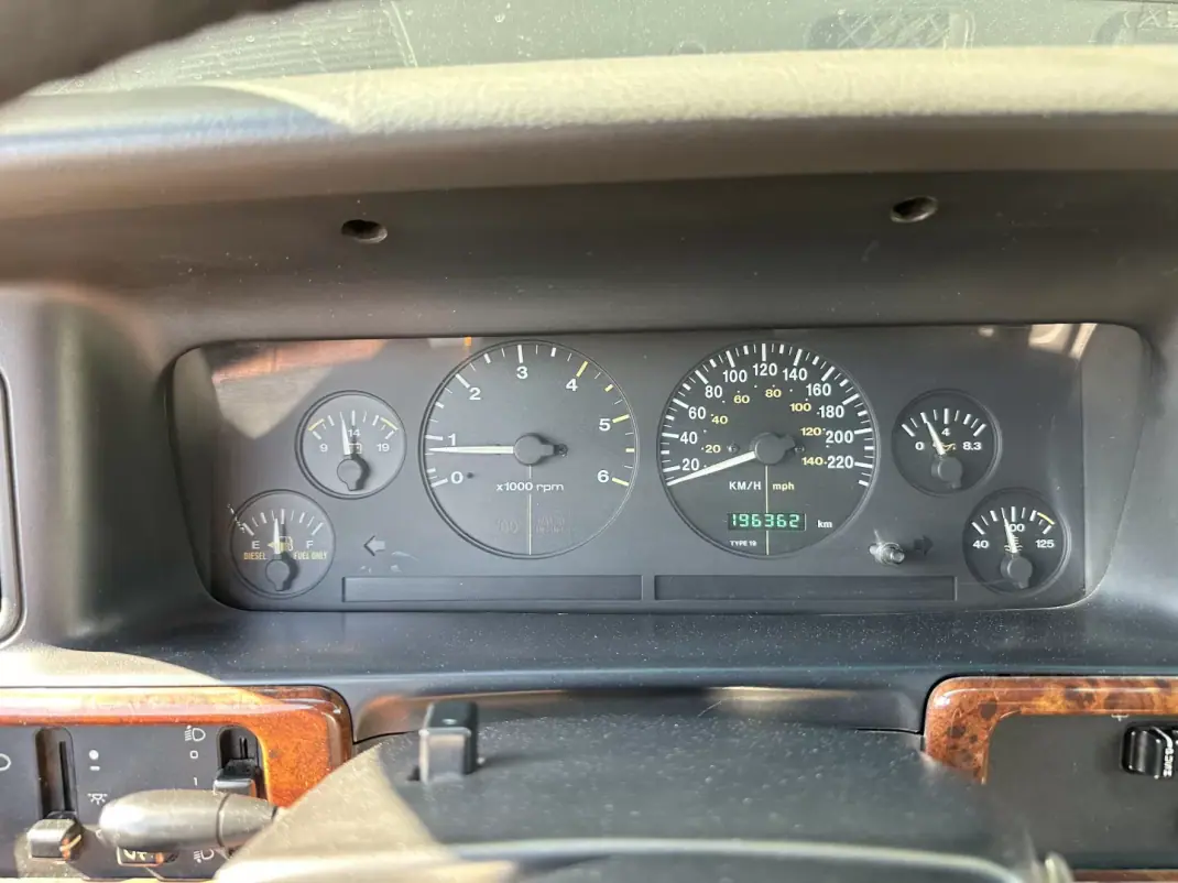 Jeep Grand Cherokee 1997 - 8999 EUR, 196000 km - AUTO.MOTO.pt - 196000km - foto 20 de 22