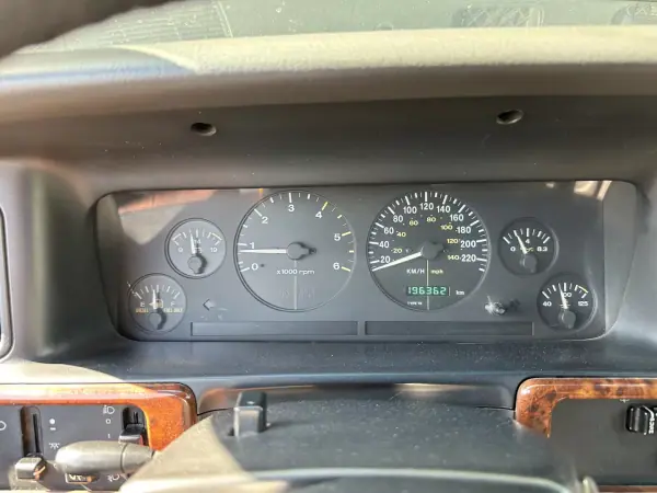 Jeep Grand Cherokee 1997 - 8999 EUR, 196000 km - AUTO.MOTO.pt - 196000km - foto 20 de 22
