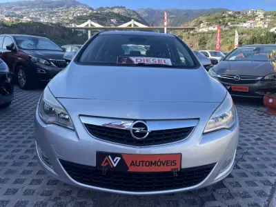 Opel Astra 2011 - 7950 EUR, 117597 km - 117597km - foto 2 de 12
