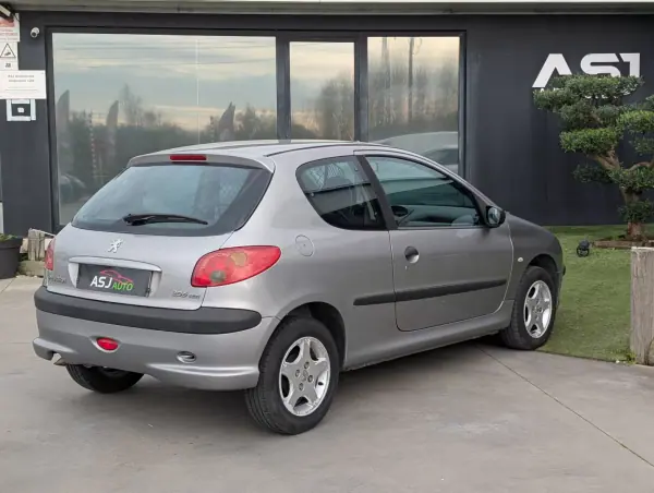 Peugeot 206 Van 1.4 HDi 2005 - 1750 EUR, 393364 km - AUTO.MOTO.pt - 393364km - foto 7 de 16