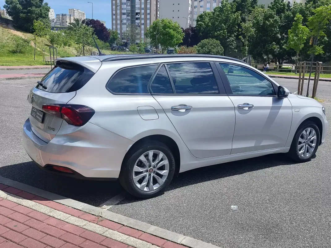 Fiat Tipo Station Wagon 2019 - 10780 EUR, 103800 km - AUTO.MOTO.pt - 103800km - foto 7 de 38