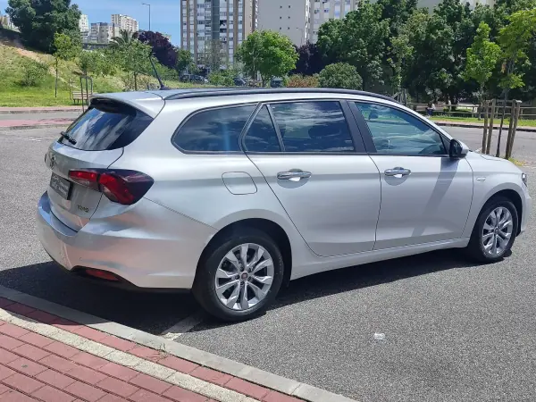 Fiat Tipo Station Wagon 2019 - 10780 EUR, 103800 km - AUTO.MOTO.pt - 103800km - foto 7 de 38