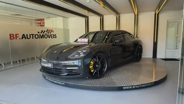 Porsche Panamera 2016 - 62500 EUR, 186989 km - AUTO.MOTO.pt - 186989km - foto 12 de 69