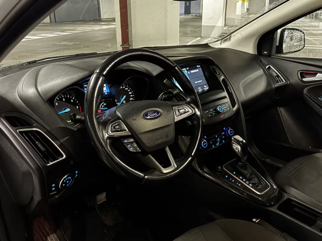 Ford Focus 2017 - 8500 EUR, 280100 km - AUTO.MOTO.pt - 280100km - foto 5 de 10