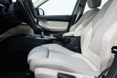 BMW 320 2016 - 18900 EUR, 173000 km - AUTO.MOTO.pt - 173000km - foto 11 de 19