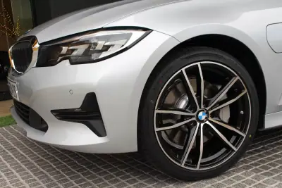 BMW 330 2019 - 26800 EUR, 38754 km - AUTO.MOTO.pt - 38754km - foto 2 de 9