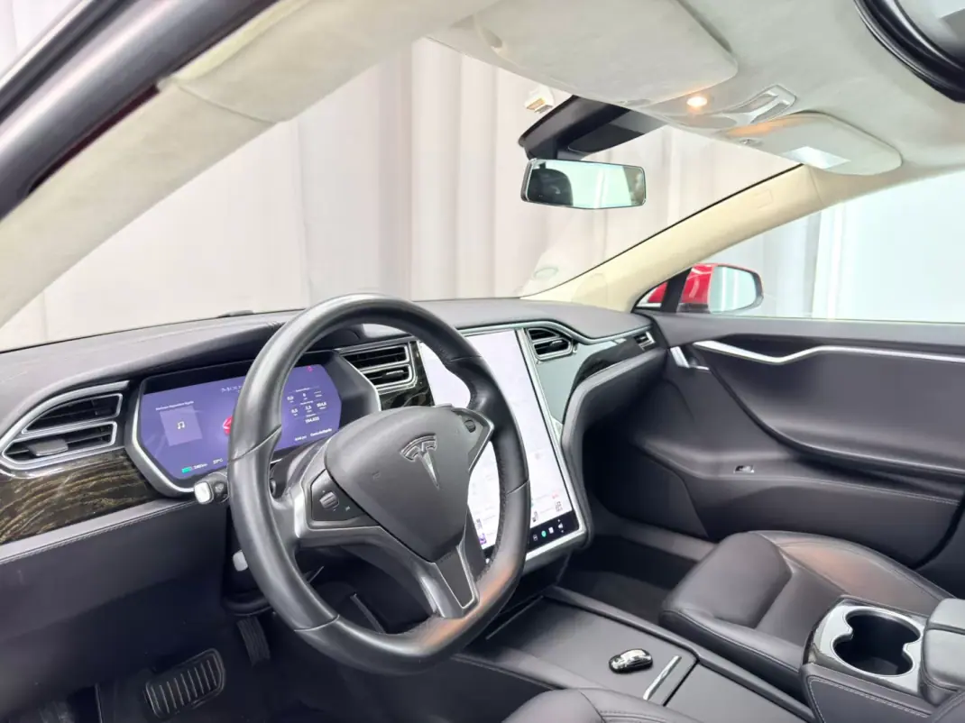 Tesla Model S 2016 - 20999 EUR, 164000 km - AUTO.MOTO.pt - 164000km - foto 19 de 20