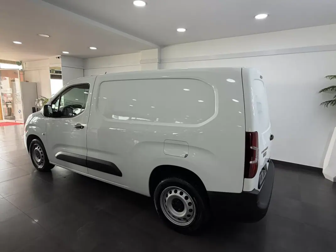 Peugeot Partner 2022 - 16000 EUR, 114000 km - AUTO.MOTO.pt - 114000km - foto 3 de 13