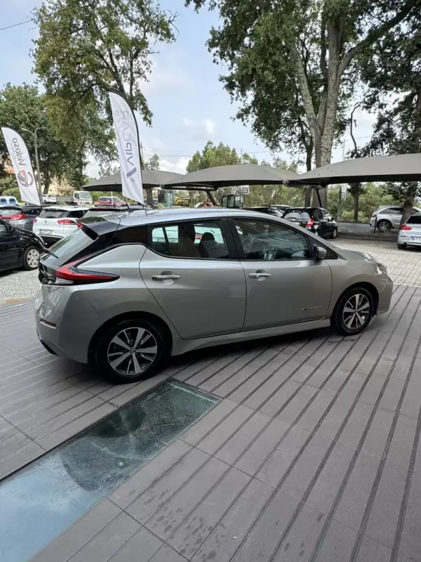 Nissan Leaf 2018 - 10900 EUR, 138100 km - AUTO.MOTO.pt - 138100km - foto 4 de 9