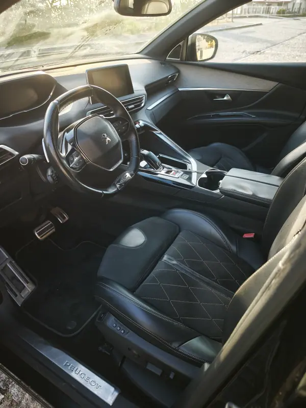 Peugeot 5008 2018 - 24900 EUR, 116000 km - AUTO.MOTO.pt - 116000km - foto 10 de 15