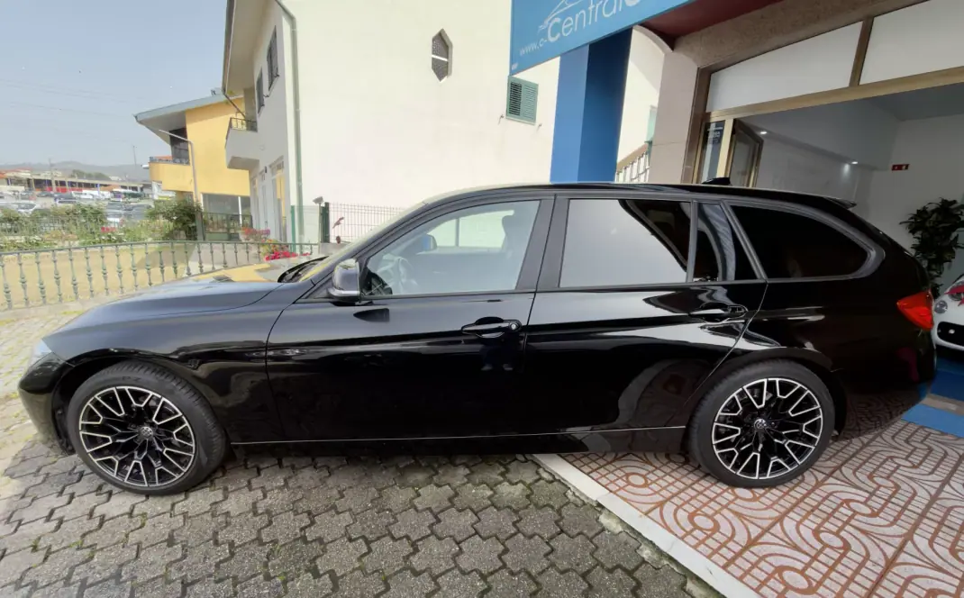 BMW 318 2013 - 15950 EUR, 229000 km - AUTO.MOTO.pt - 229000km - foto 6 de 27