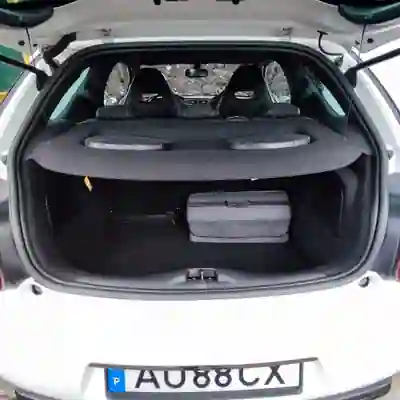 Citroën DS3 2011 - 12000 EUR, 73000 km - AUTO.MOTO.pt - 73000km - foto 6 de 10