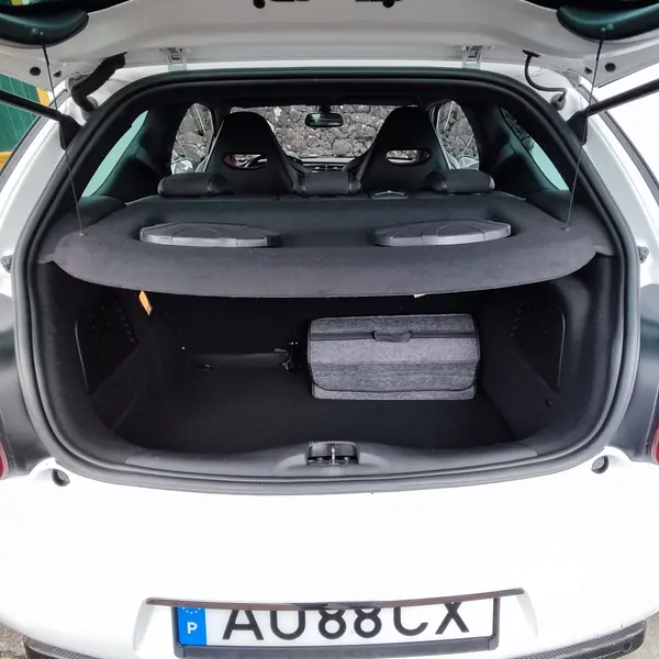 Citroën DS3 2011 - 12000 EUR, 73000 km - AUTO.MOTO.pt - 73000km - foto 6 de 10