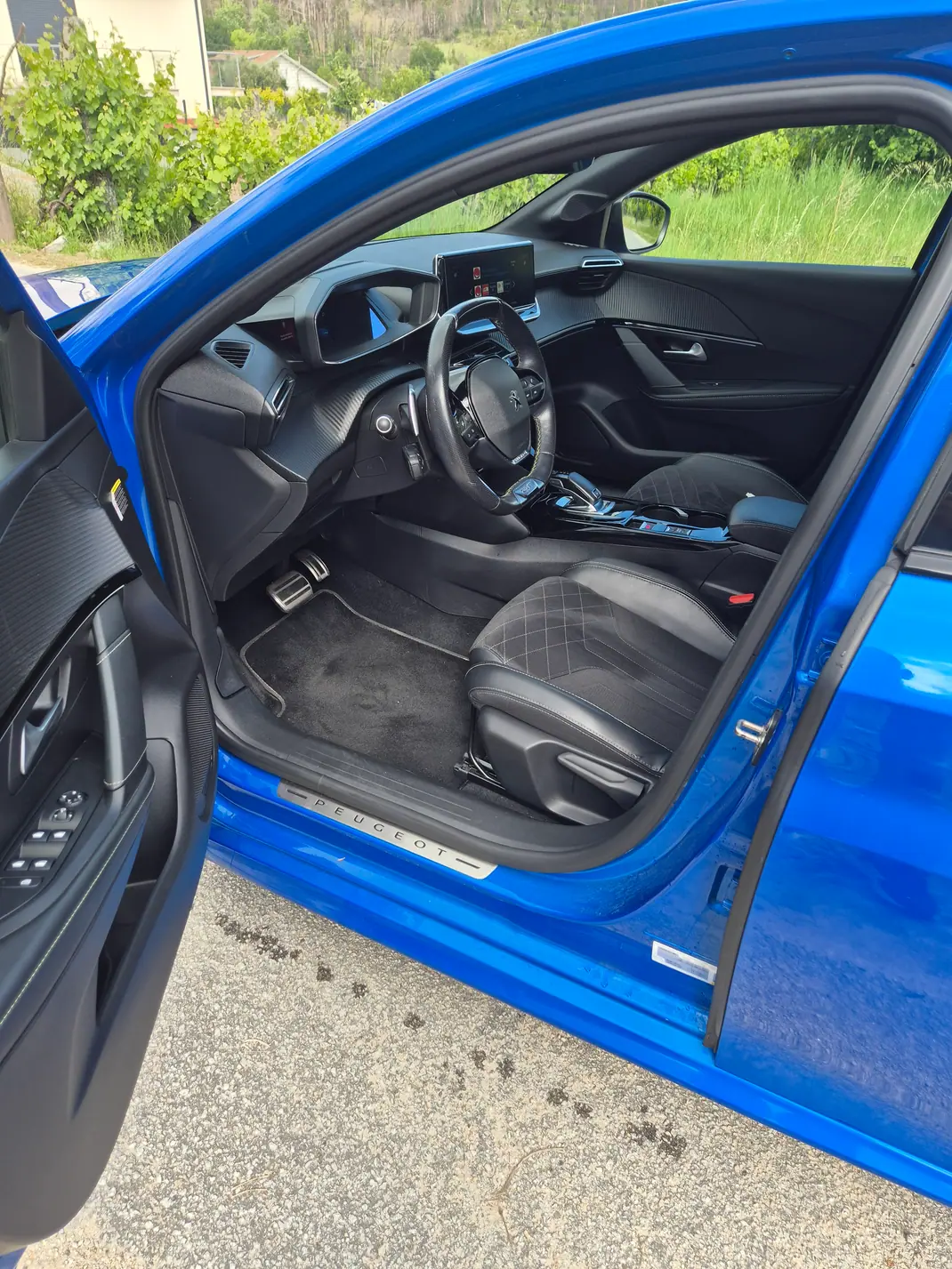 Peugeot 208 2021 - 14250 EUR, 119000 km - AUTO.MOTO.pt - 119000km - foto 9 de 15
