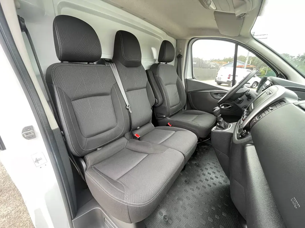 Renault Trafic 2.0 dCi IVA Dedutível 2020 - 17450 EUR, 131000 km - AUTO.MOTO.pt - 131000km - foto 22 de 35