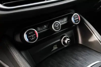 Alfa Romeo Stelvio 2019 - 29400 EUR, 89000 km - AUTO.MOTO.pt - 89000km - foto 22 de 31