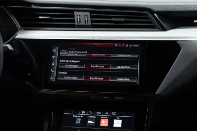 Audi Q8 e-Tron Sportback 2023 - 49950 EUR, 55000 km - AUTO.MOTO.pt - 55000km - foto 39 de 54
