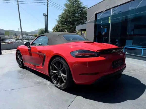 Porsche 718 Boxster 2023 - 87900 EUR, 29000 km - AUTO.MOTO.pt - 29000km - foto 8 de 26