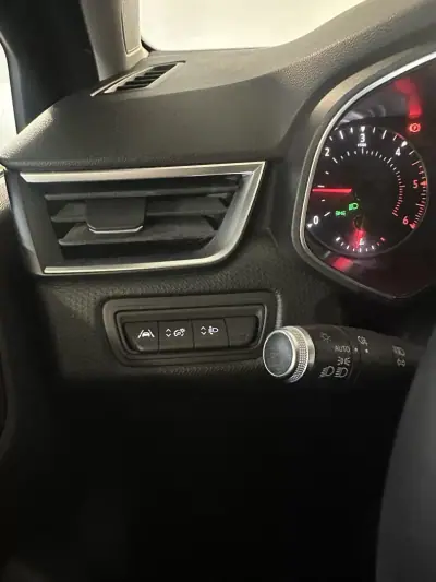 Renault Clio 2021 - 14500 EUR, 93000 km - AUTO.MOTO.pt - 93000km - foto 28 de 32