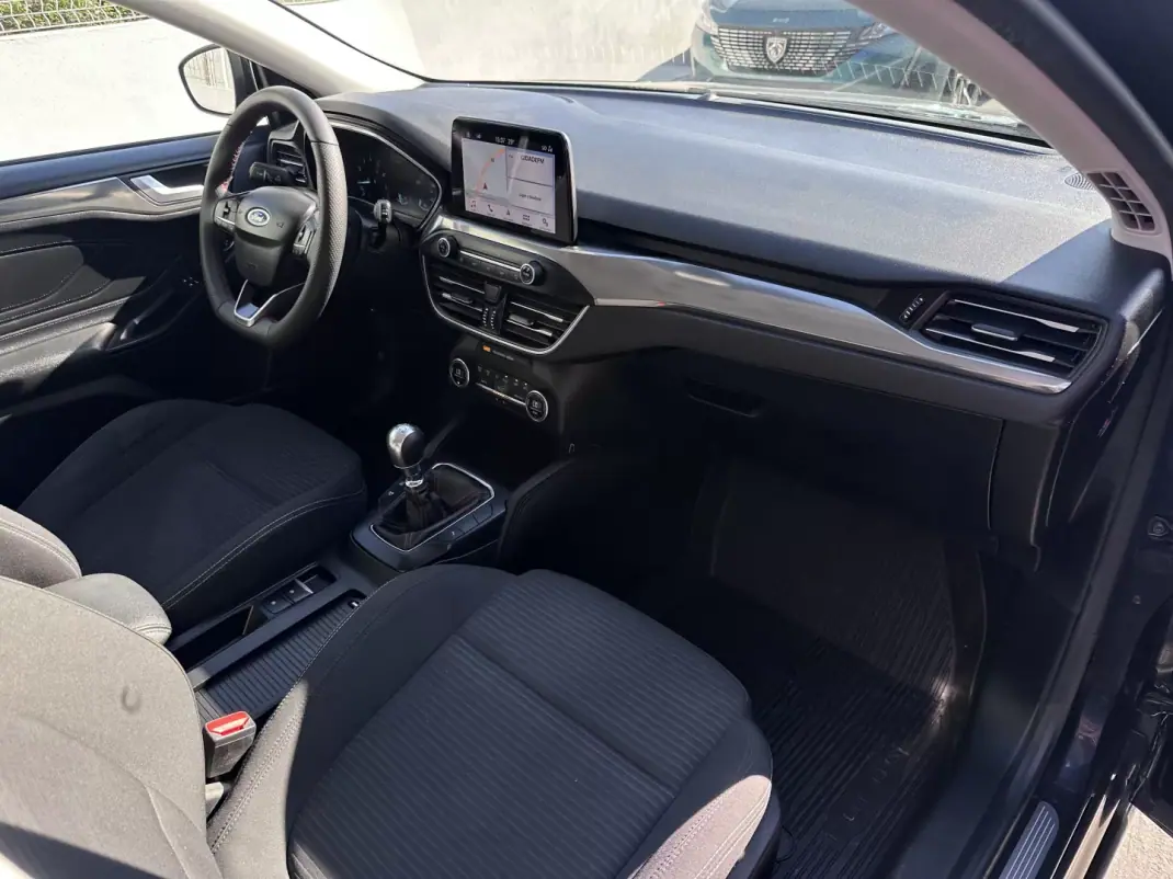 Ford Focus 2018 - 10900 EUR, 100000 km - AUTO.MOTO.pt - 100000km - foto 33 de 35