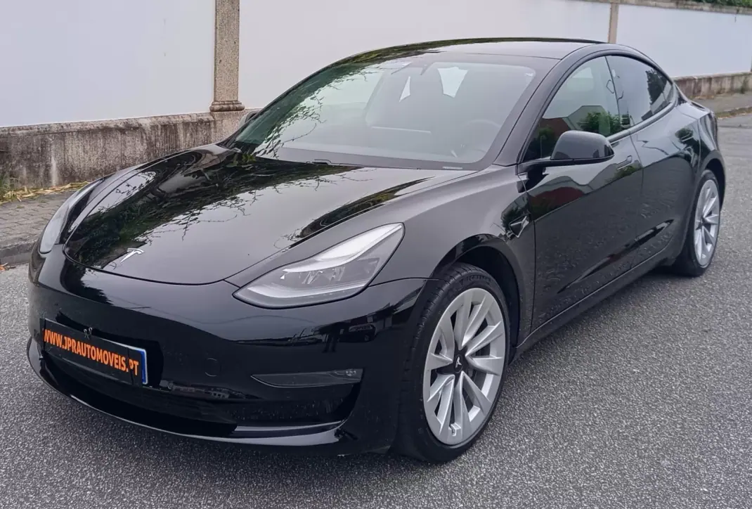 Tesla Model 3 2021 - 28990 EUR, 64400 km - AUTO.MOTO.pt - 64400km - foto 1 de 16