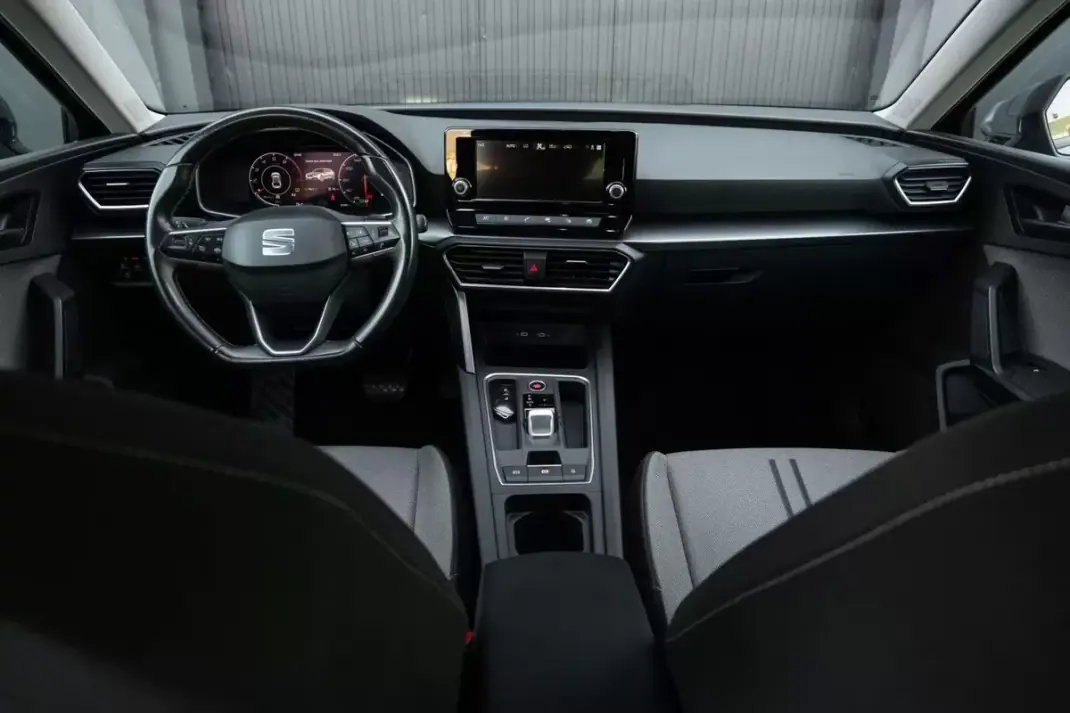 SEAT Leon 2021 - 15999 EUR, 127100 km - AUTO.MOTO.pt - 127100km - foto 5 de 24