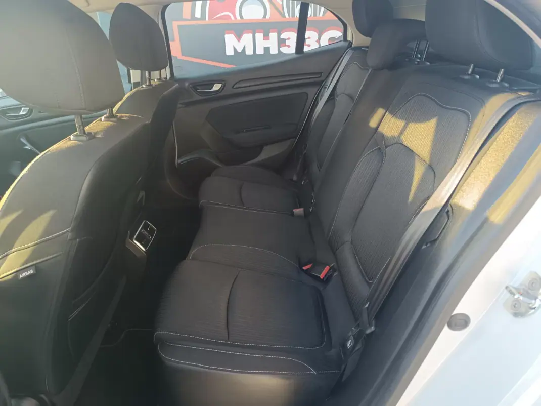 Renault Mégane 2019 - 12900 EUR, 192111 km - AUTO.MOTO.pt - 192111km - foto 14 de 26