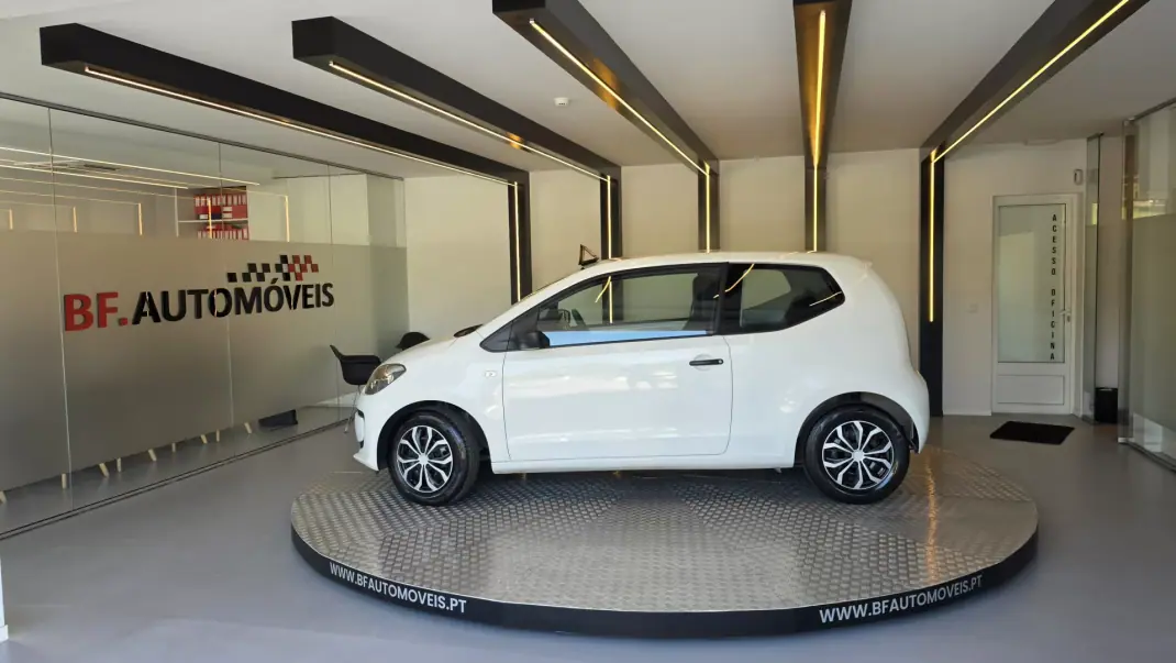 Volkswagen Up! 2016 - 8500 EUR, 79613 km - 79613km - foto 15 de 49